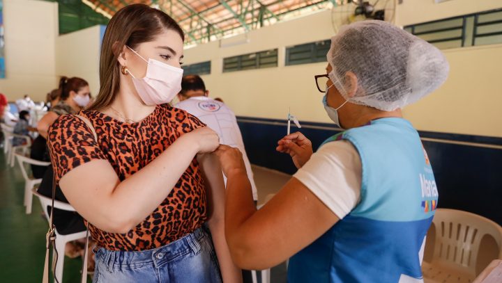 Prefeitura registra 3,5 milhões de doses de vacinas aplicadas em um ano de campanha