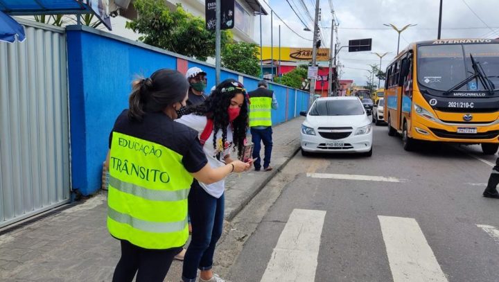 Operação ‘Volta às Aulas’ da prefeitura garante travessia segura