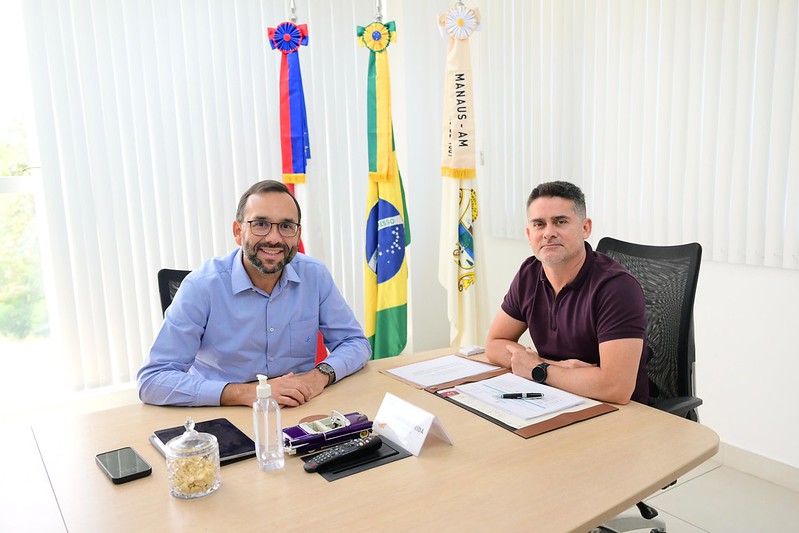 Prefeito David Almeida e presidente da Eletros